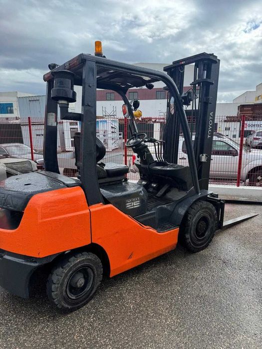 Empilhador Diesel Toyota TONERO25 (usado)