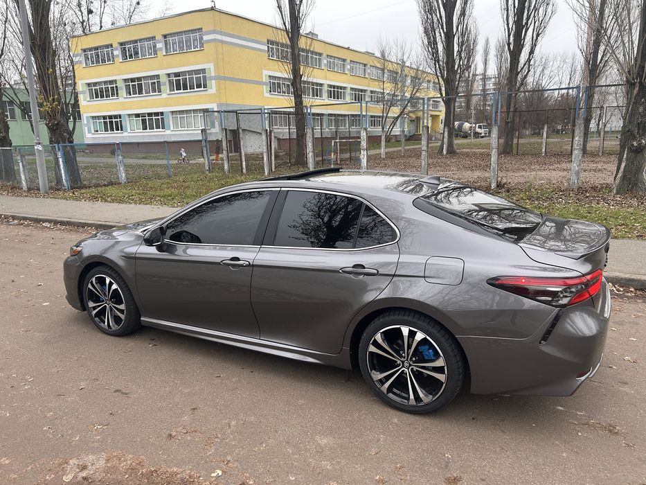 Toyota Camry 70 SE 2019