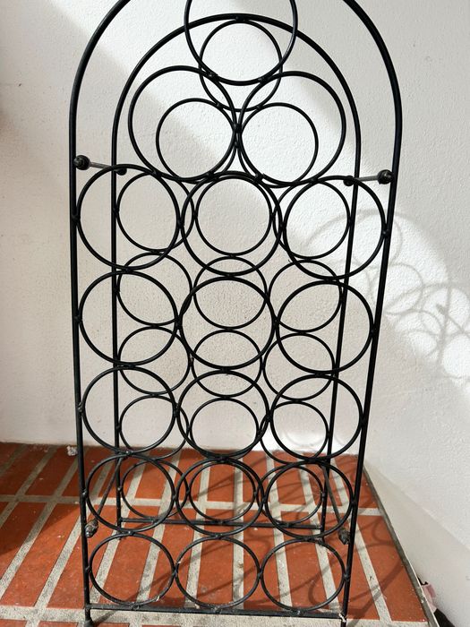 Garrafeira em ferro 18 garrafas