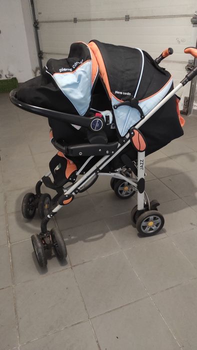 Carrinho de Bebé Pierre Cardin