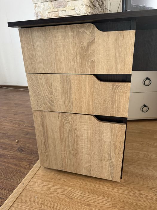 Якісний письмовий стіл стан нового