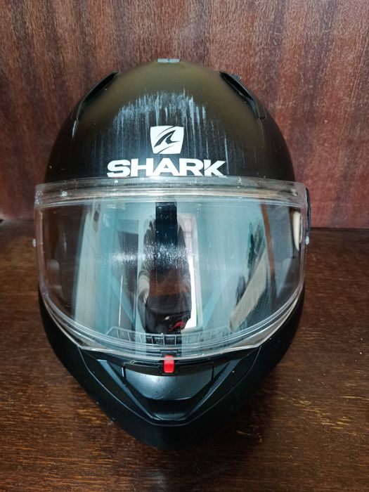 Шлем для мотоцикла/скутера, Б/У, с надписью SHARK (Акула).