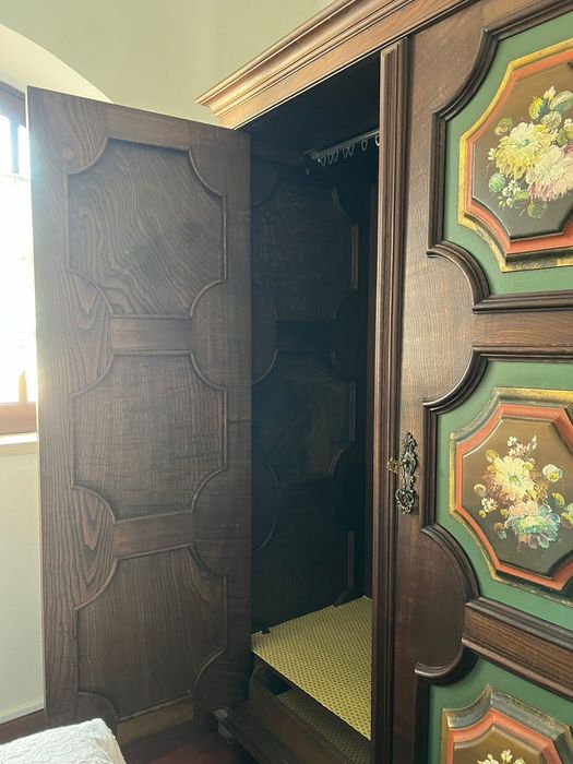 Roupeiro pintado a mão