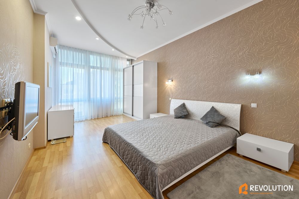 Без%, 3 кімн квартира вул. Дмитрівська 82, центр , метро, Лукʼянівська