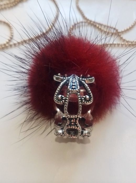 Комплект біжутерії з хутром.