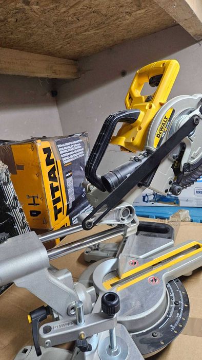 Ukośnica z posuwem DeWalt DCS365 18V 185MM bez akumulatora