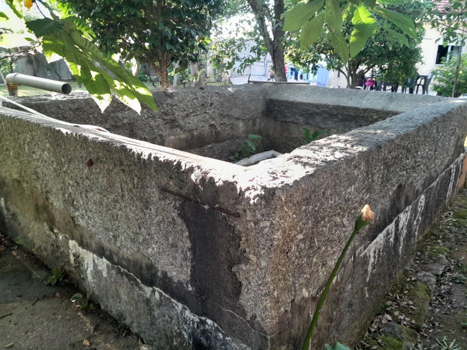 Tanque em pedra 3.50×2.50×1.00  aprox. 9m2 Antiguidade.