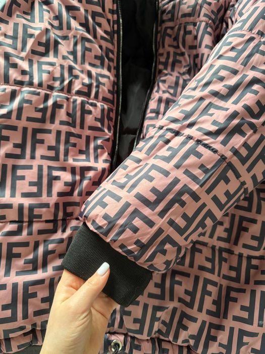 Пуховик під бренд Fendi