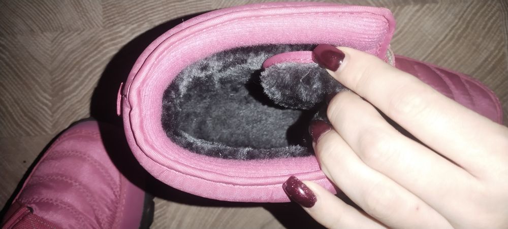 Продам зимові кросівки