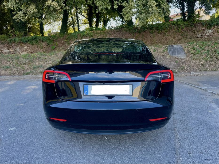 Tesla Model 3 SR+