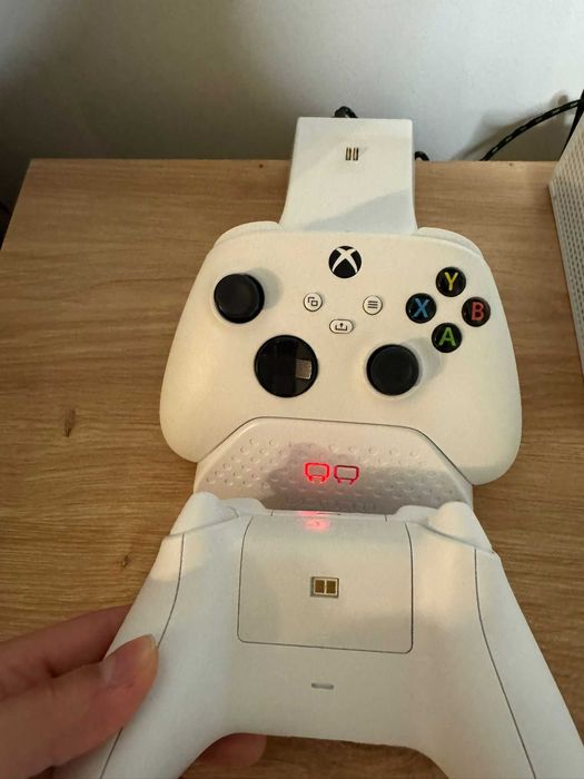 Xbox series s 512gb + 2 controles + base de carregamento
