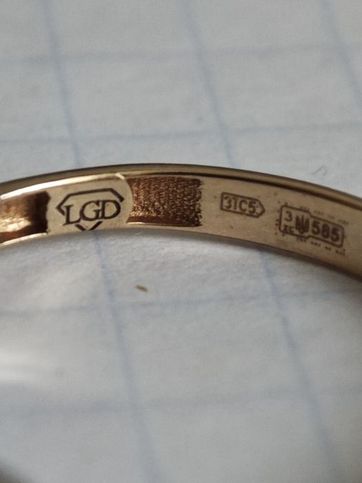 Золота каблучка, з діамантами 0.5 ct, 585 проба.