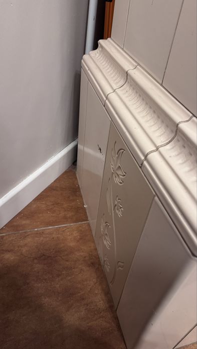 Piec kaflowy stojący – klasyczny, kompletny, jasne kafle