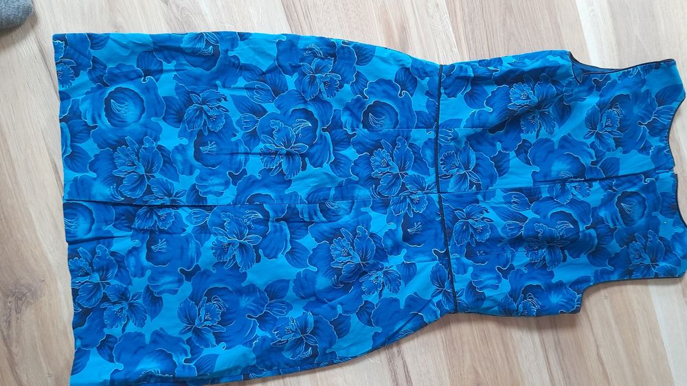 Przepiękna niebieska sukienka firmy Oasis rozmiar 12 /38
