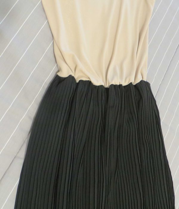 Vestido Springfield, dourado à frente, saia preta plissada e forrada M