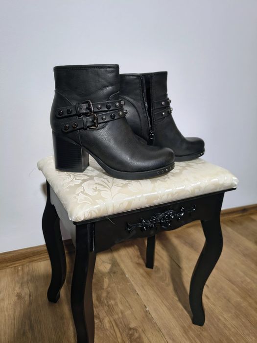 Buty botki czarne ocieplane r.36