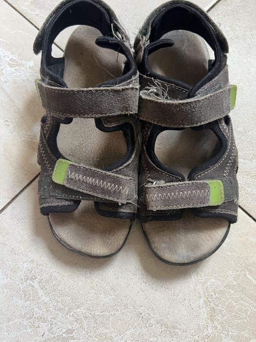 Босоніжки сандалі