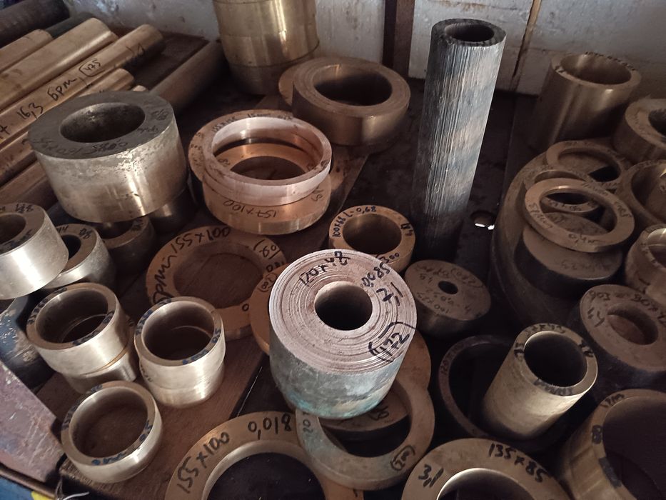 Болванки, втулки, круги з бронзи та латуні