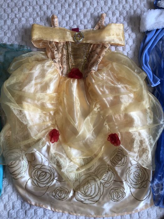 Новорічні сукні принцес Disney та костюм Леді Баг