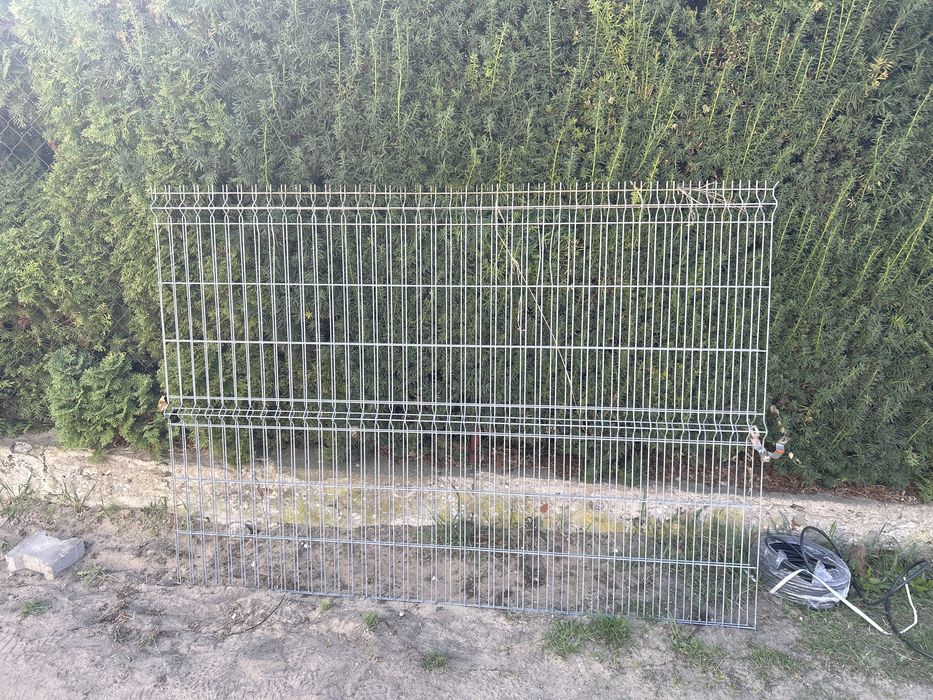 Oddam za darmo 2 panele ogrodzeniowe 145x200