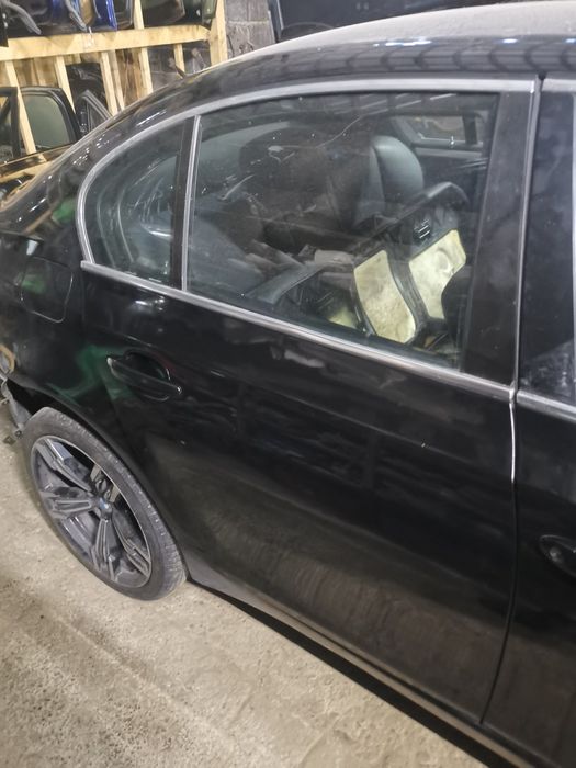 BMW E60 lift drzwi prawe tył Shwarz 2 668