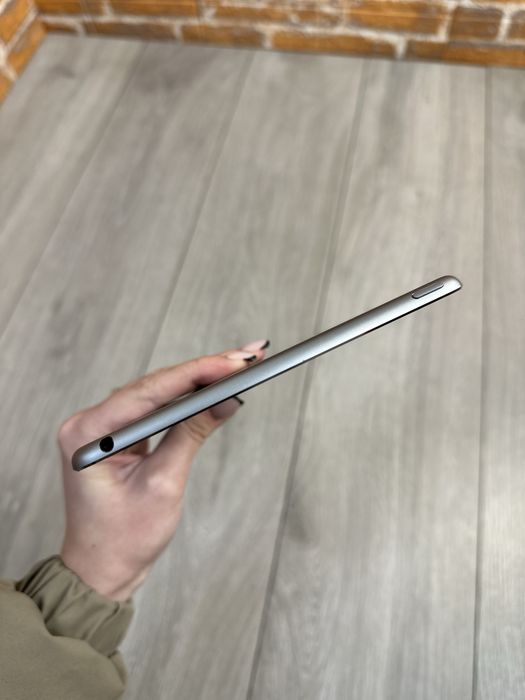 iPad mini 4, 128 GB