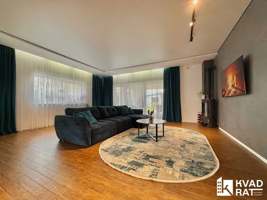 Одноповерховий будинок із якісним ремонтом та басейном