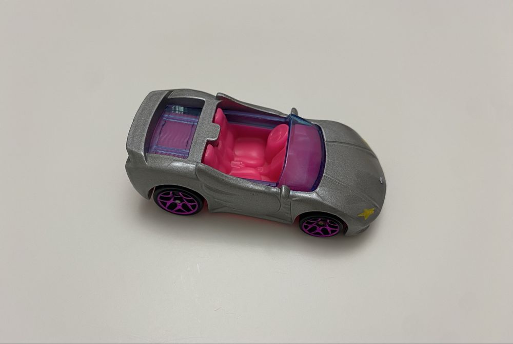 Іграшкова машинка Hot Wheels серії Barbie Extra Tooned