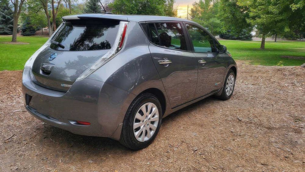 Nissan LEAF S      2015