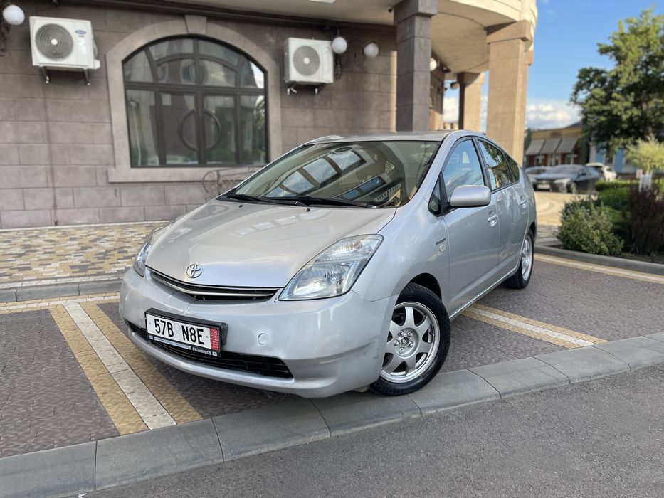 Toyota Prius /на уверенном ходу!!