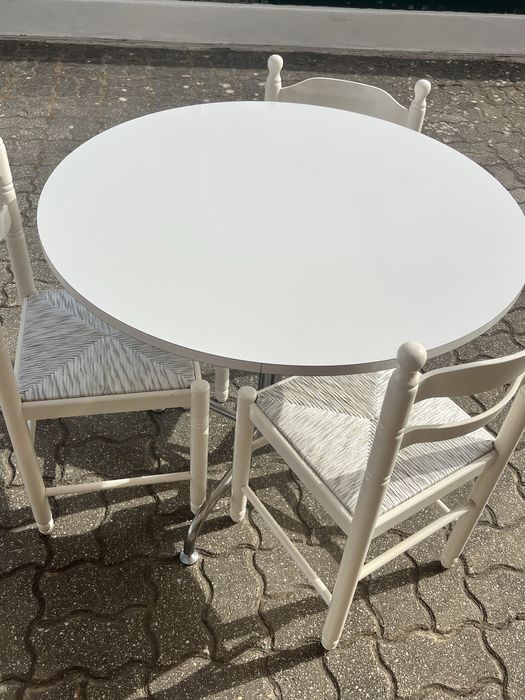 Conjunto mesa + cadeiras