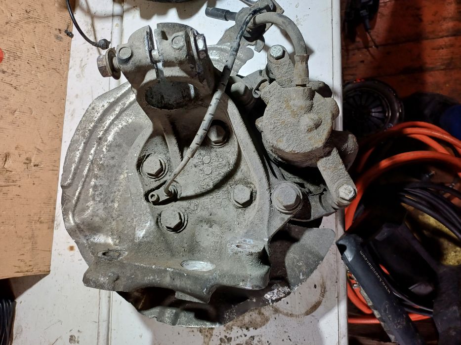 BMW E87 E90 E91 E92 БМВ Е87 Е90 Е91 Е92 Ступиці цапфа поворотні кулак