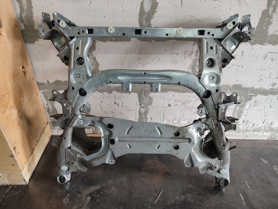Подрамник  bmw f10 f25 f30 f32 f34 g30 g12 g20 g05 g26 g80 g60 g70