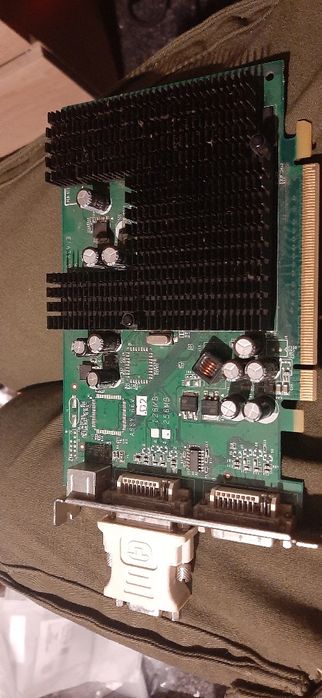 Stara Fujitsu Nvidia GeForce 7300 LE 256mb