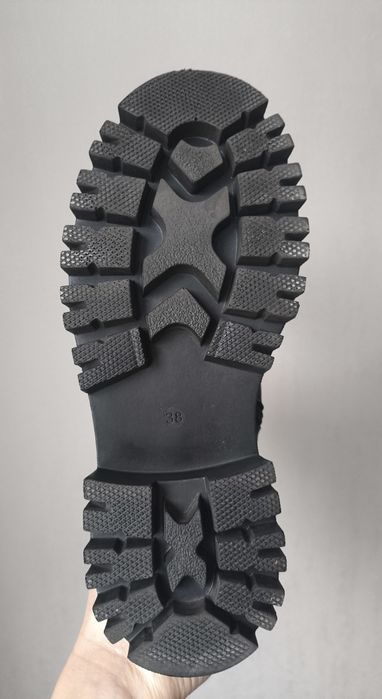 Шкіряні зимові черевики 38 розміру фірми KENTO