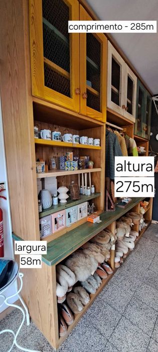 Móvel de estabelecimento ideal para uma loja, restaurante ou closet