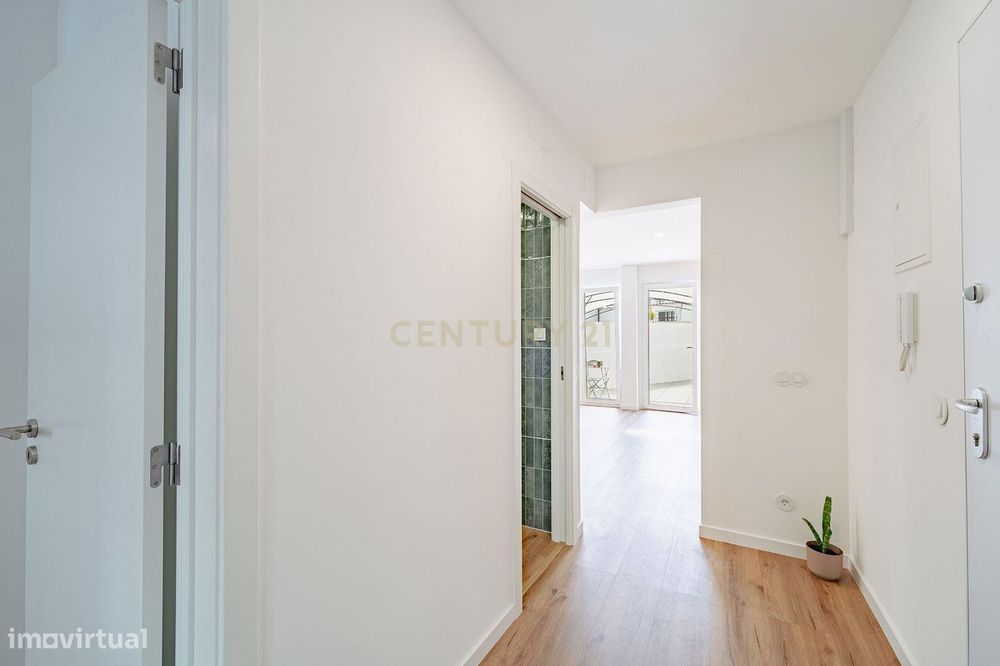 Apartamento T2 Fogueteiro com Logradouro