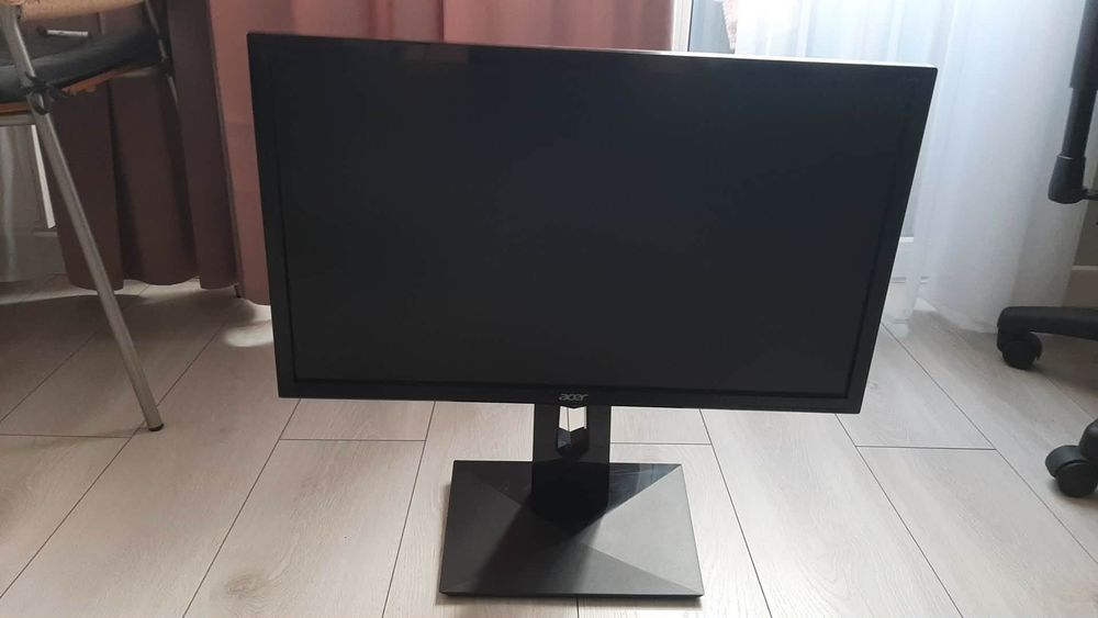 Monitor 24 cale.