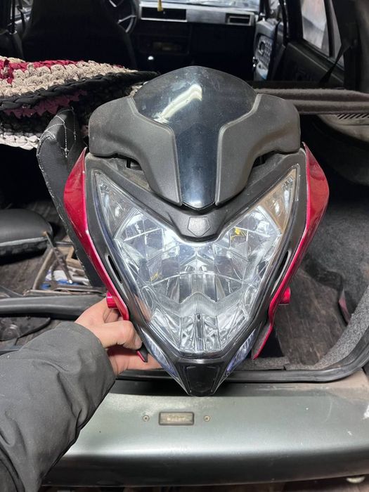 Фара від пульсара , пару царапин на бокових пластиків