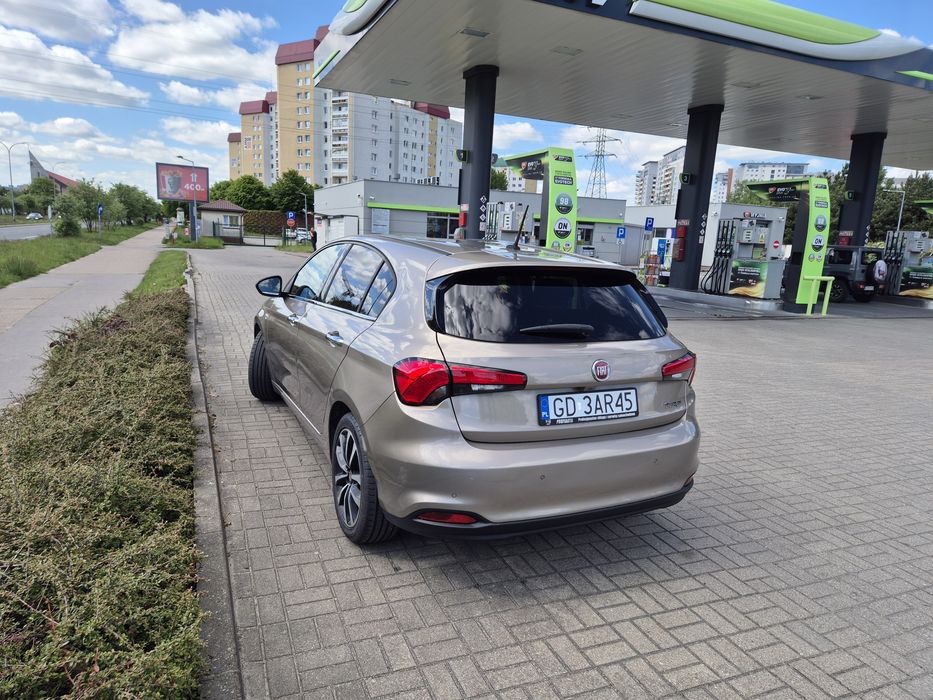 Wynajem samochodu Fiat Tipo, LPG, Bogata wersja