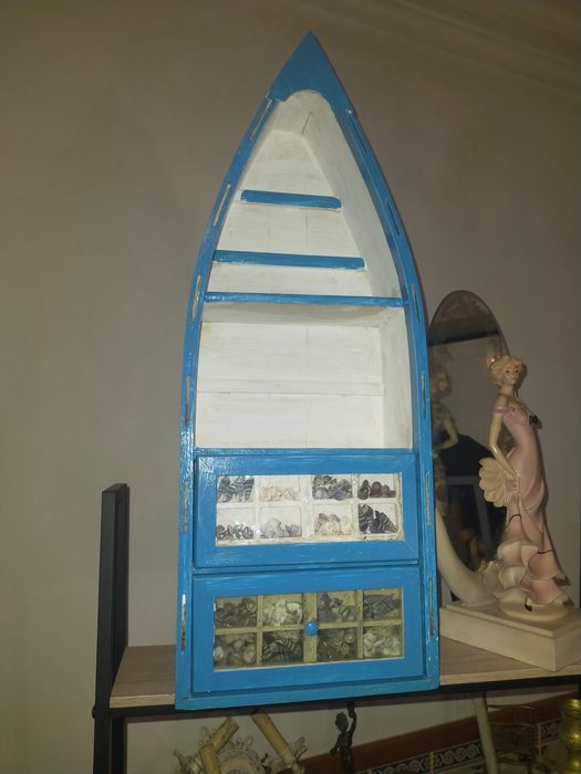 Estante em formato de barco