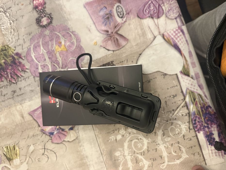 Lanterna Klarus A2Pro nova + holster Vega