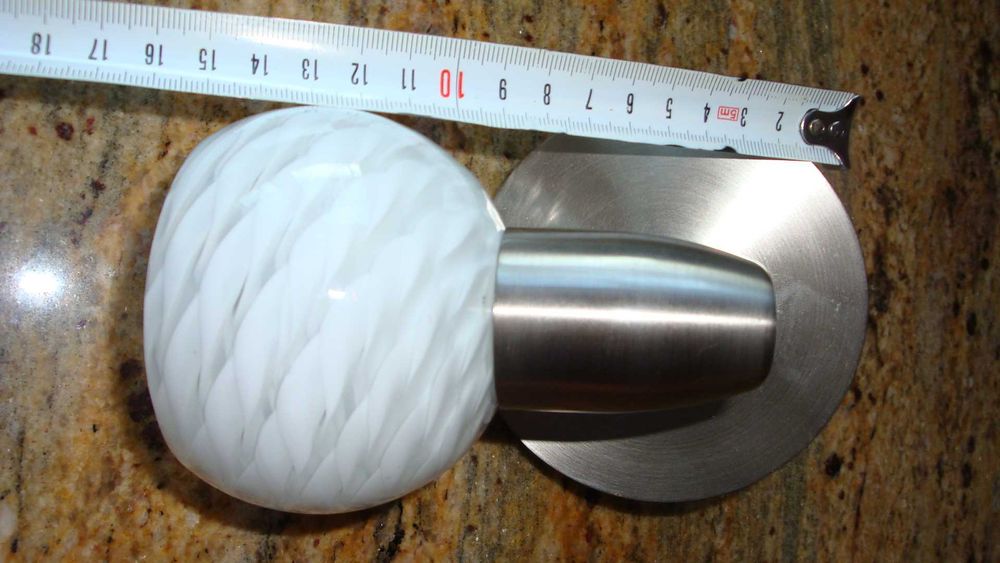 delikatny kinkiet ścienny