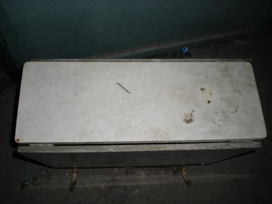 Стол раскладной , походный, советский, автомобильный.Помещается в бага