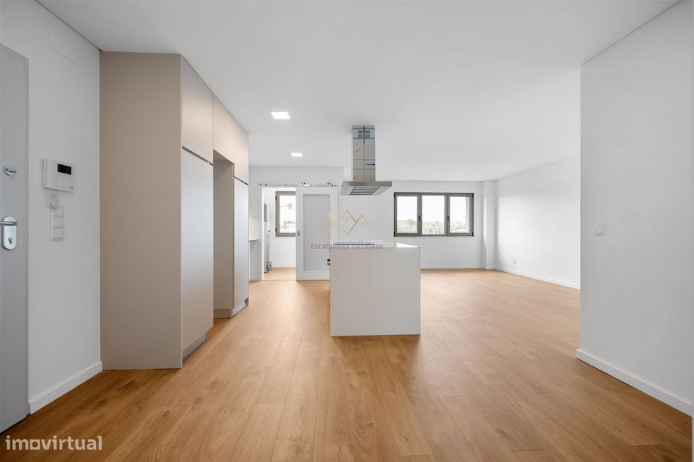 Apartamento T2 com Arrecadação, Conforto, Luz e Tranquilidade — Camarate, Unhos E Apelação, Lisboa