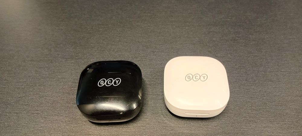 Зарядні кейси до навушників QCY T13