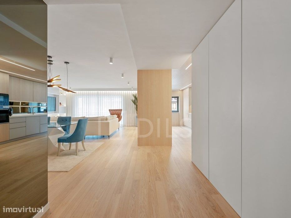 Apartamento T3, com área 150 m2,com 2 boxes, no Monte Estoril