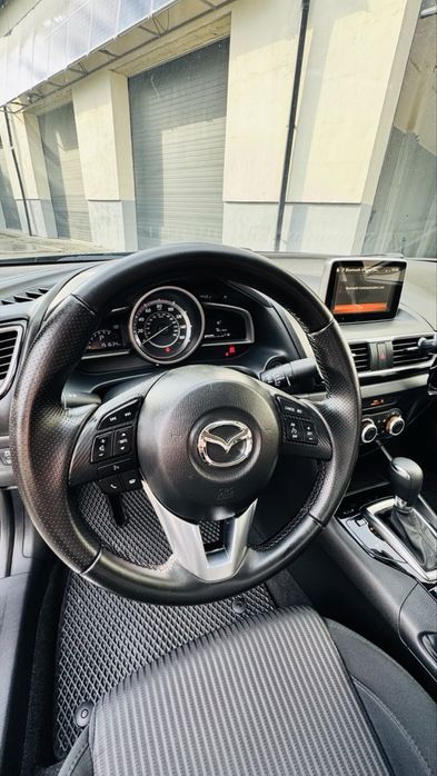 Mazda 3 2015.