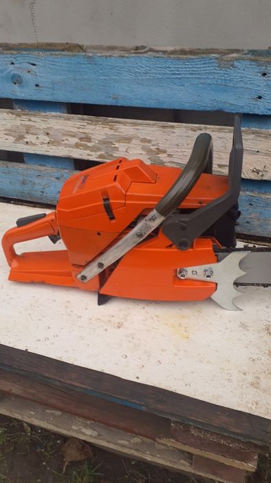 Хускварна  394 , професійна бензопила.