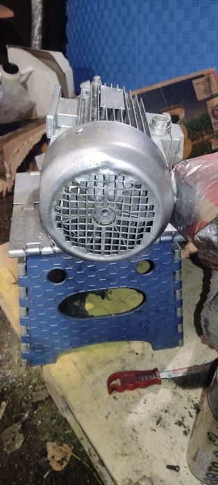 Двигун а-синхронний